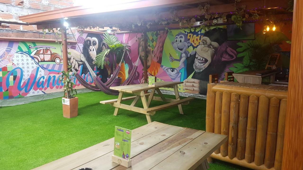 Purple Monkey Hostel Medellin Exterior photo